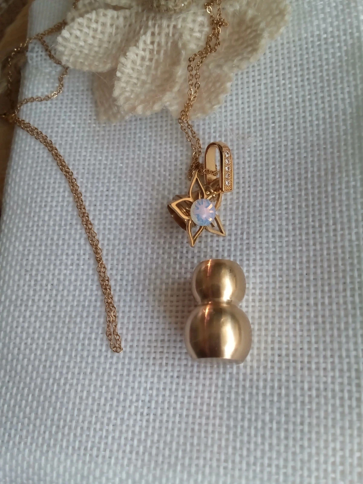 Collier urne avec fleur et pierre d'Opaline – photo 2